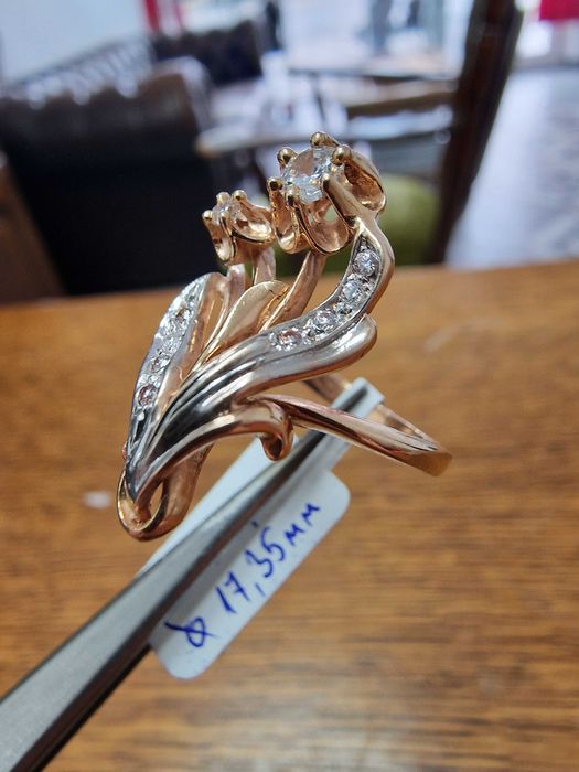 ЮВЕЛИРНИ ИЗДЕЛИЯ - Дамски Пръстен и Обеци - Заложна къща ГАЛЕРИЯ 65