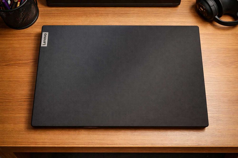 Продавам Lenovo IdeaPad V15 G3 IAP/i5-1235U/16GB RAM/512GB NVMe + 1TB SATA3