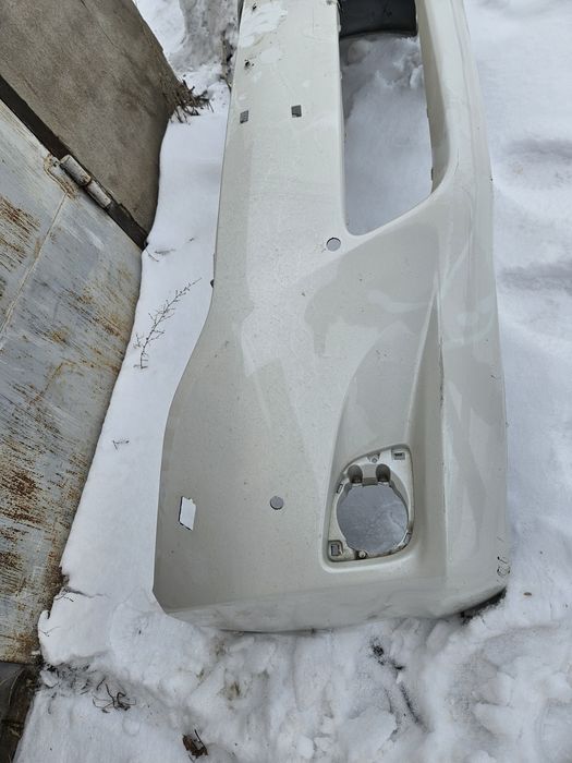 Бампер передний Toyota Venza 2014 под ремонт