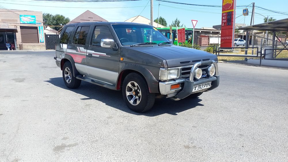 Ниссан Террано 1995 года
