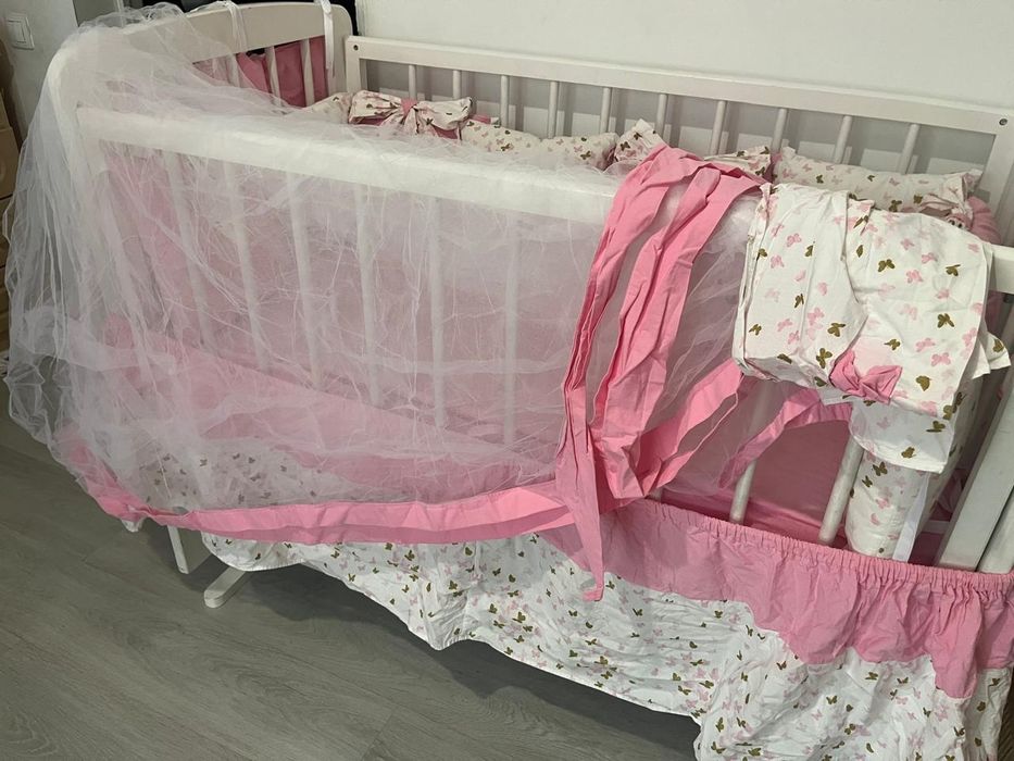 Продаю манеж с матрасом и с бортиками, балдахином ,органайзером .