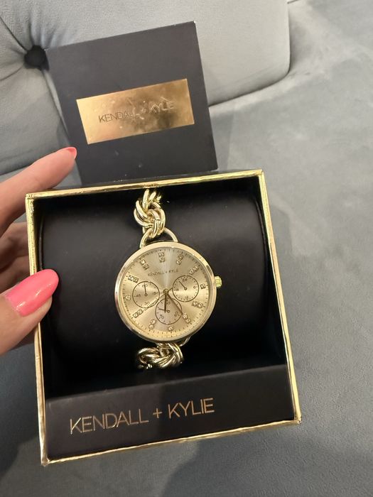 Нов часовник в кутия