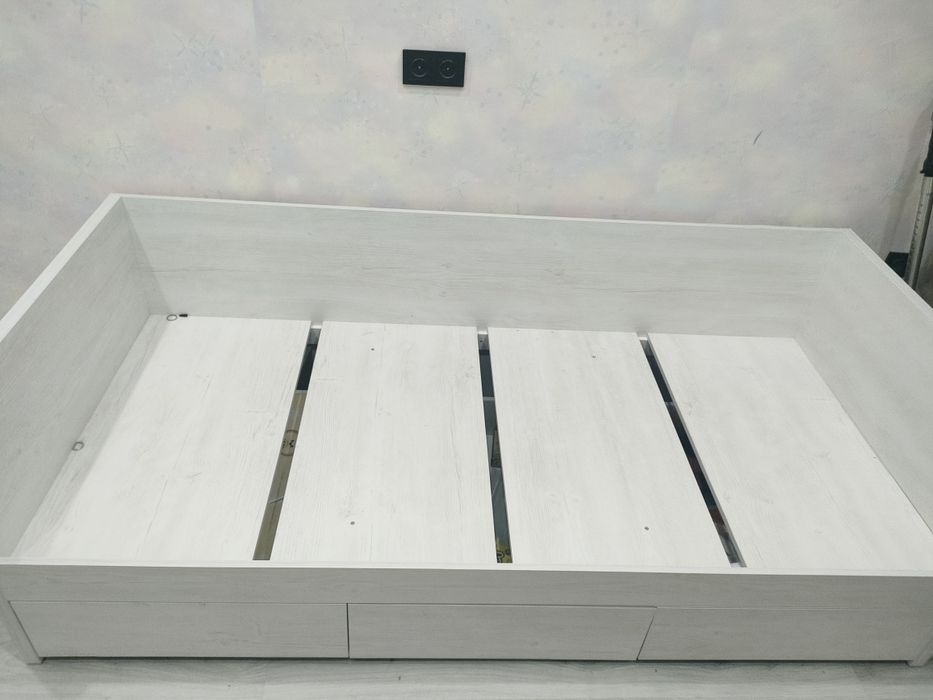 Продам комплект шкаф с кроватью