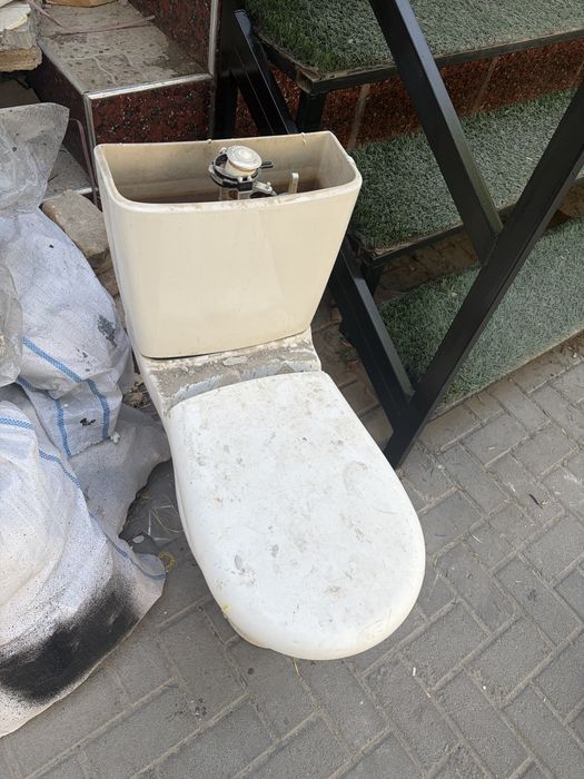 Эшик ва унитаз сотилади
