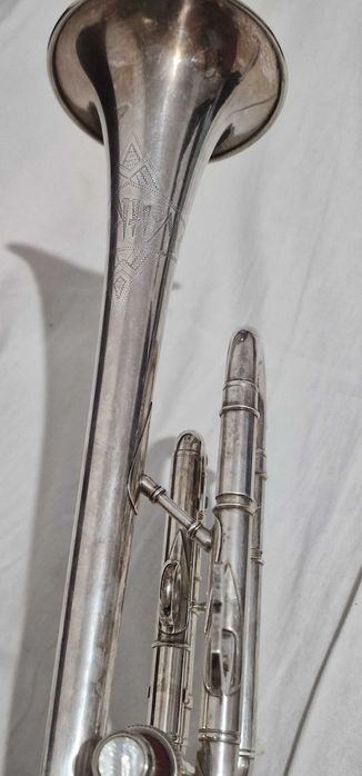 Продавам тромпет