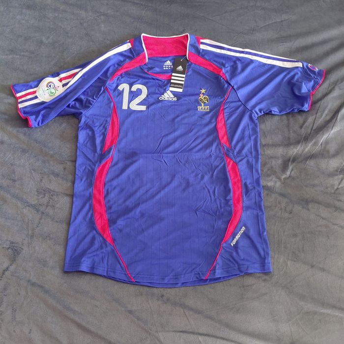ADIDAS ретро тениска на France НОВА