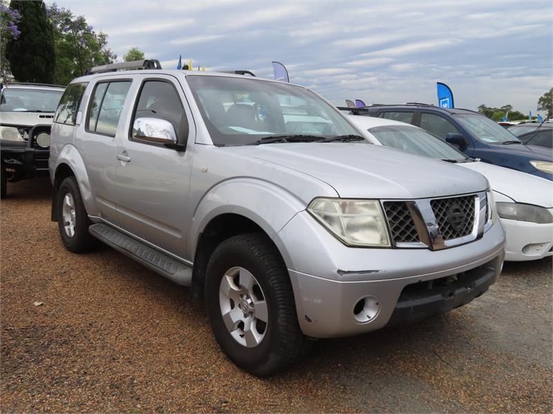 Dezmembrez nissan pathfinder navara