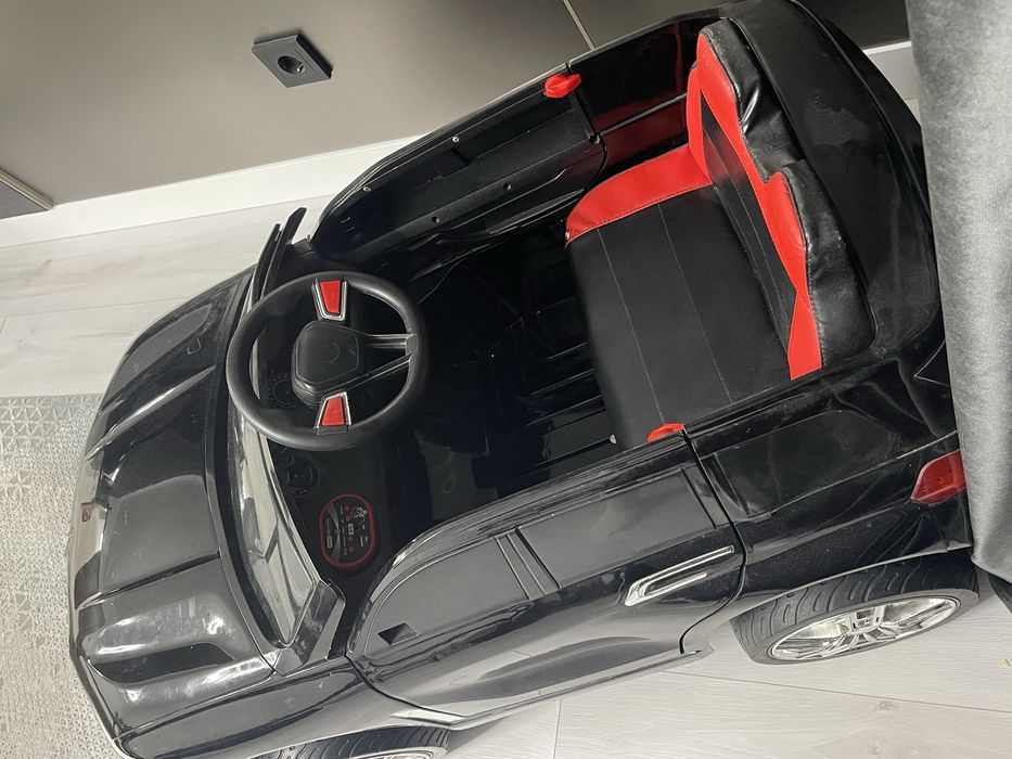 Машинка для детей едим сама с пультом