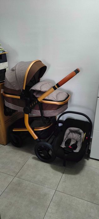 Carucior 3 in 1 ca nou! doar Predare Personala