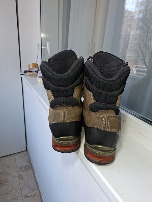 Vând bocanci Hanwag nr 45 cu Gore-tex