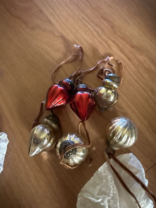 Ёлка с украшениями, гирлянды