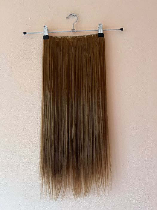 Екстеншън на треса 100 грама 
Дължина 60 см.  Ширина 25 см. с 5 щипки