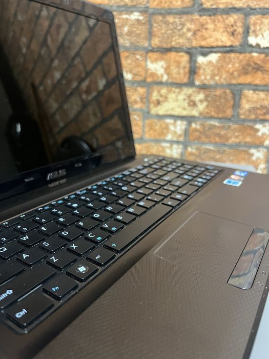 Laptop ASUS +cablu impecabil intretinut