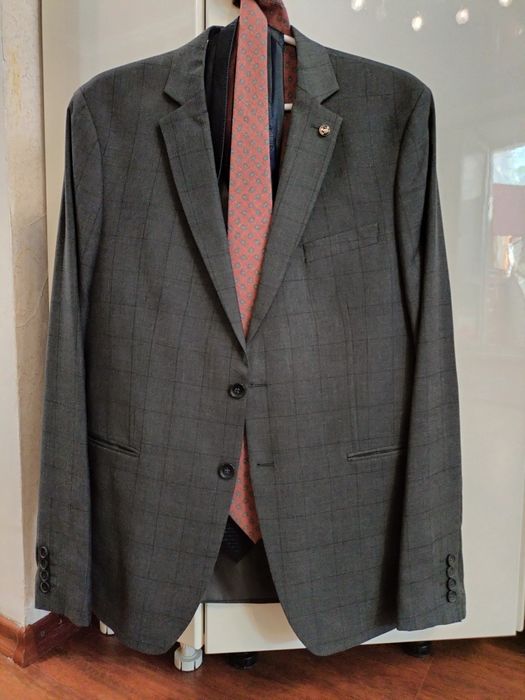 Продам костюм недорого