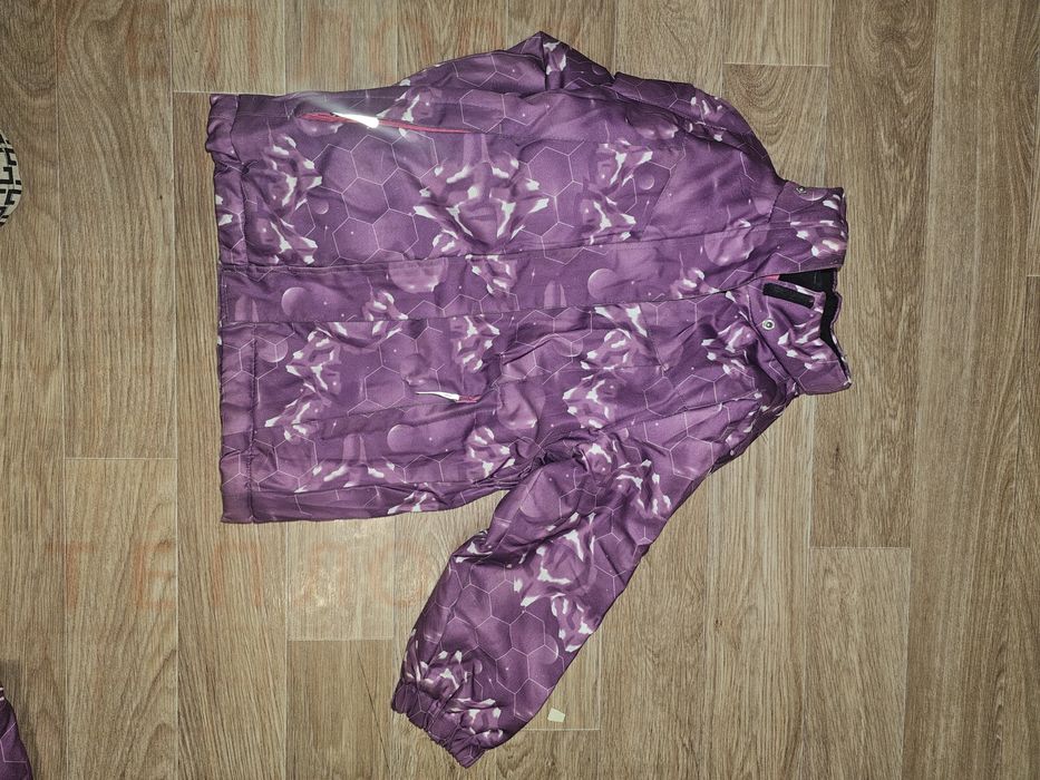 Продам зимние куртки на девочку