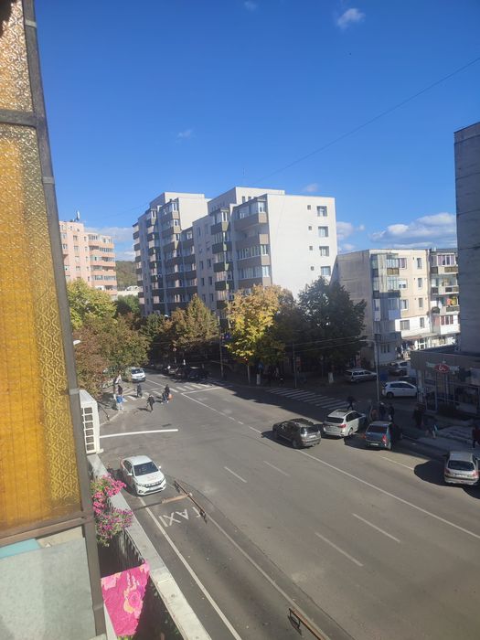 De inchiriat apartament o camera