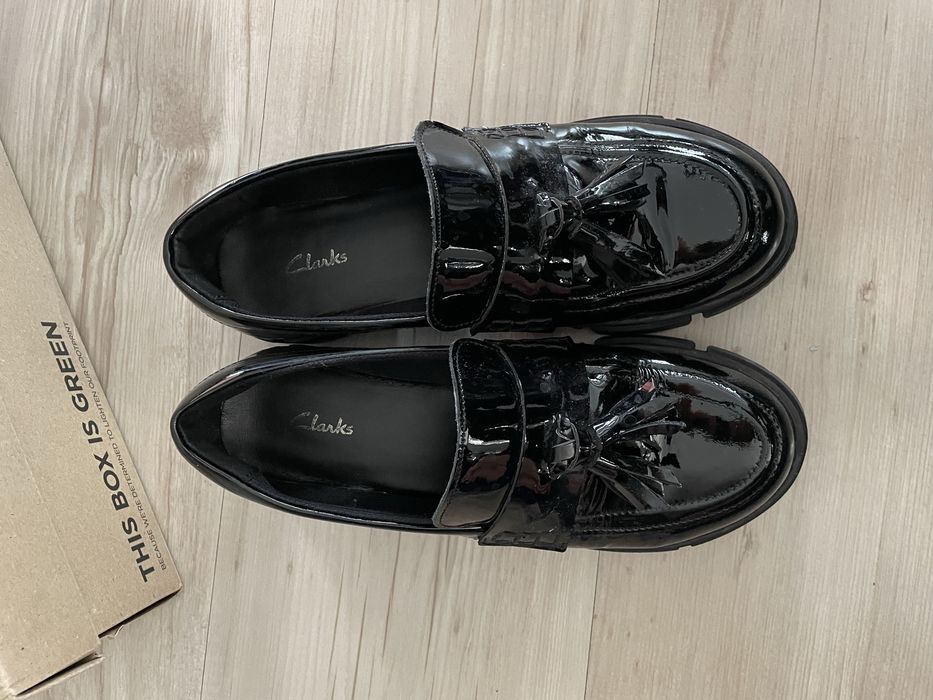 Clarks черни лачени мокасини