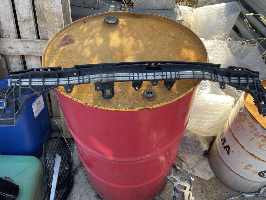 Mercedes w205 предна облицовка ключалка преден капак буфер греда