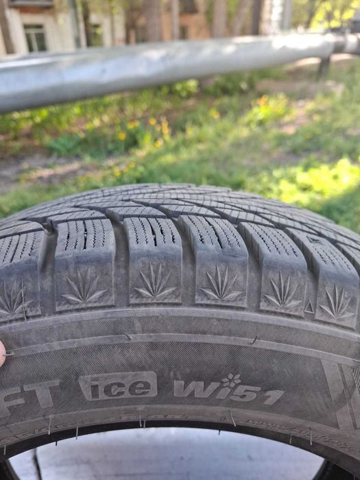 Продаю зимние шины