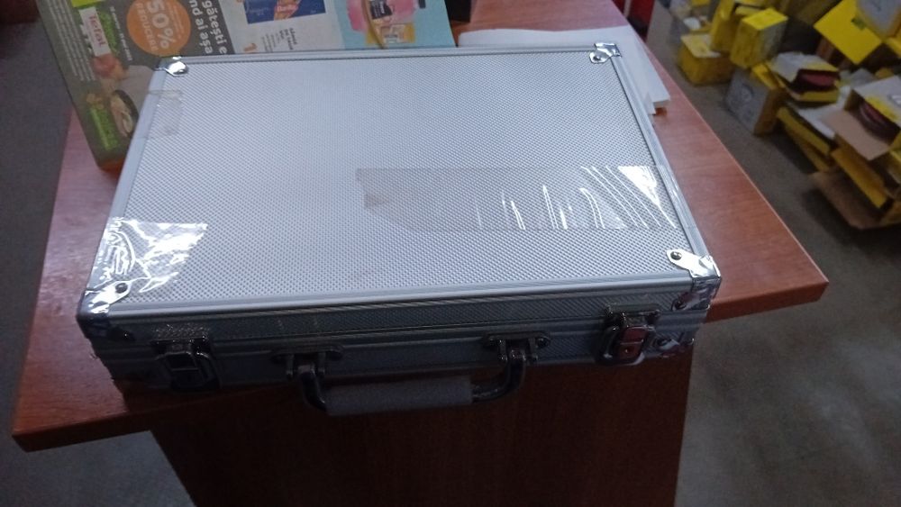 Vând set poker 200 piese