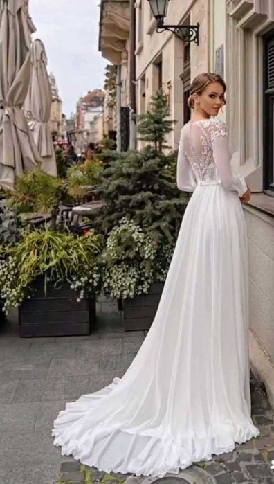Vând rochie mireasă din colecția  REINA de la CASA DE MODĂ ROXY WHITE , CRAIOVA.