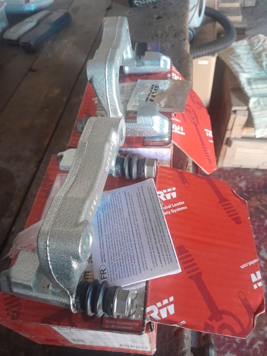 Продам передние супора. Новые. Торг.