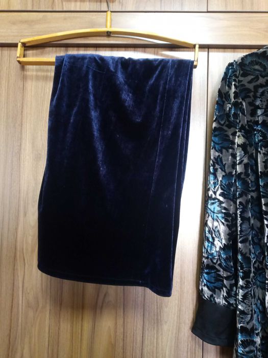 Панбархат костюм(кофта ва юбка).Размер 50-52.Нархи 150 минг сум