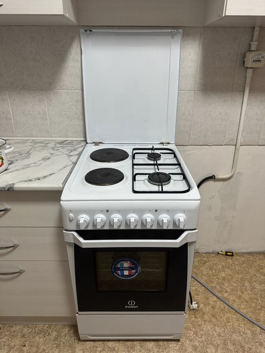 Продам кухонную плиту Indesit