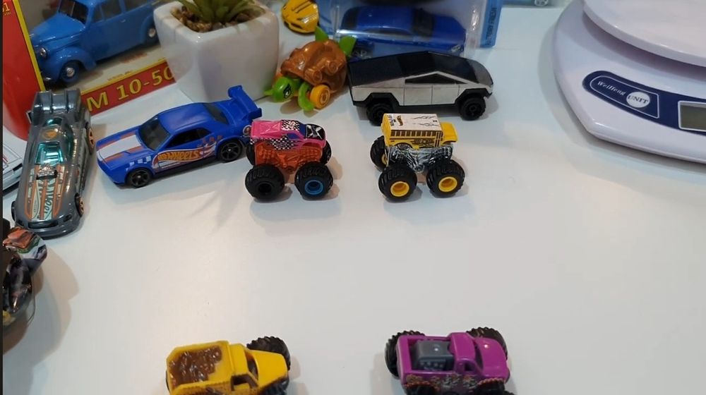 Игрушки машинки маленькие