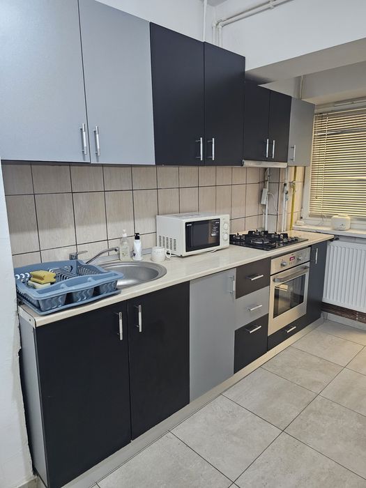 Închiriez apartament cu două camere decomandate ultracentral