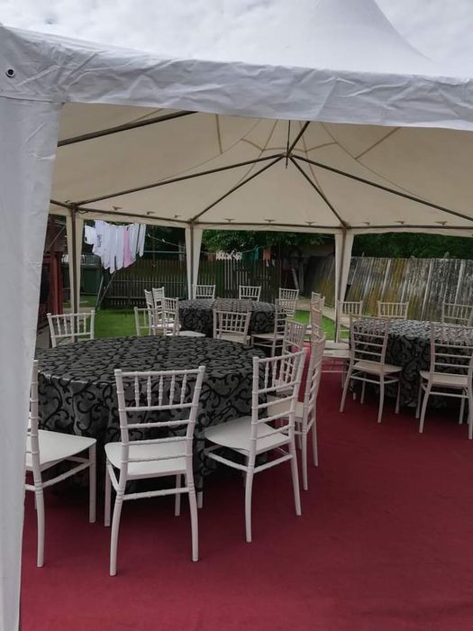 Corturi de închiriat