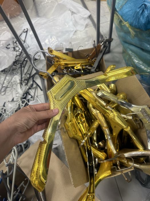 Вешалки плечики б/у