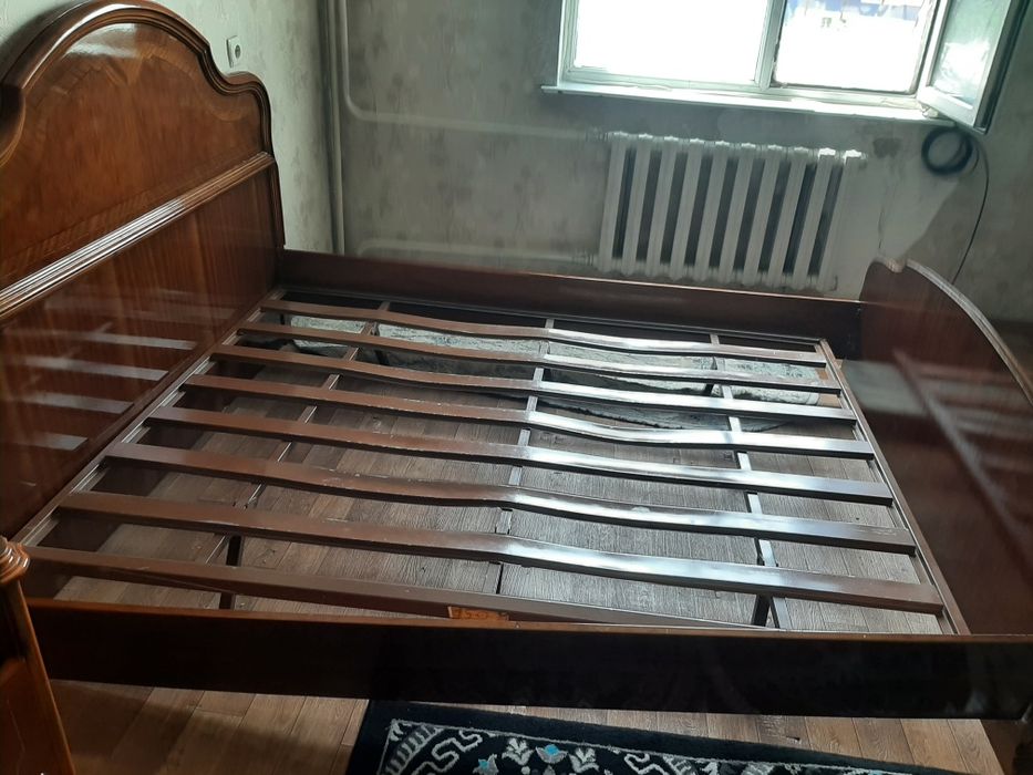 Отдам кровать с матрасом