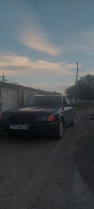 Продам фары ауди 100 c4