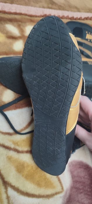 Боксерки 39р бу черно золотые