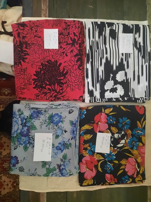 Отрезы тканей крепдешин и вилюр. Ретро