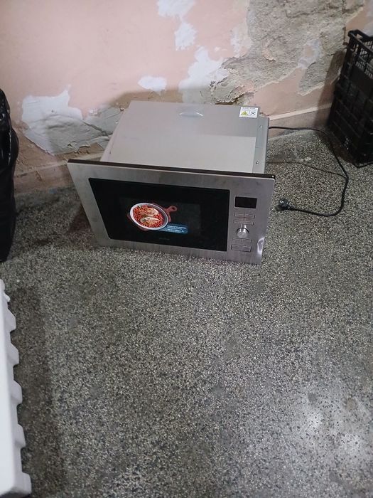 Продавам  микровълнова  за вграждане