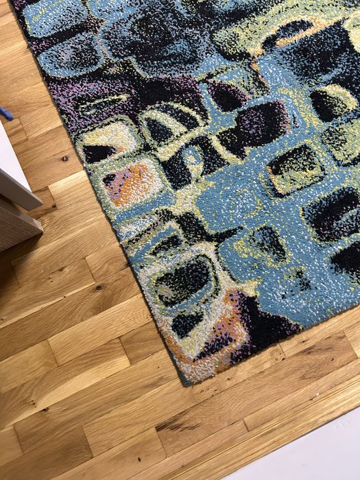 Модерен килим – многоцветен, отлично състояние