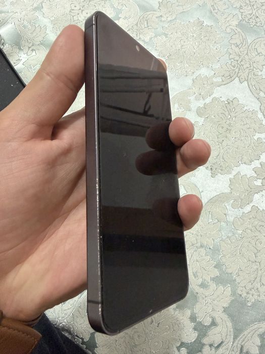 Продам samsung s24 в хорошем состоянии