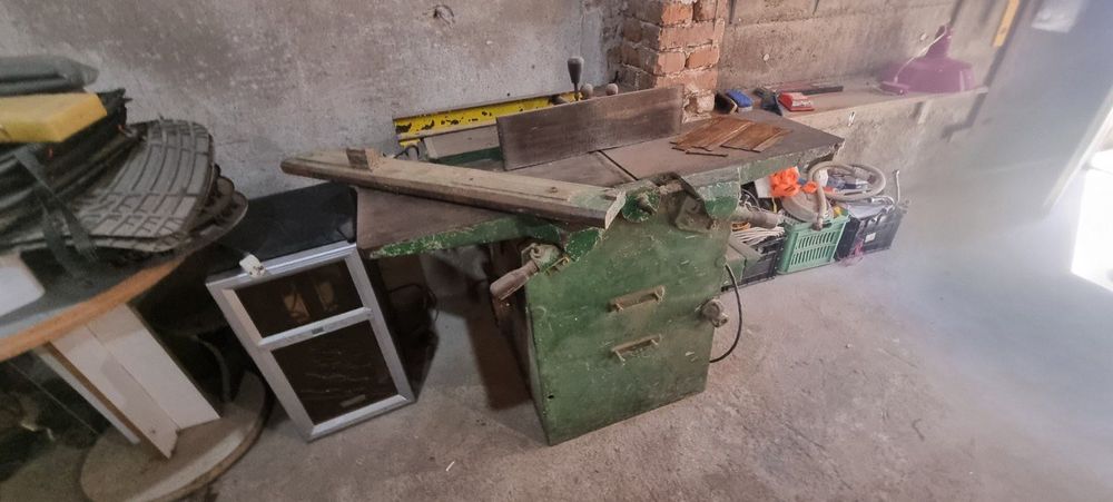 Пет операционна дърводелска машина