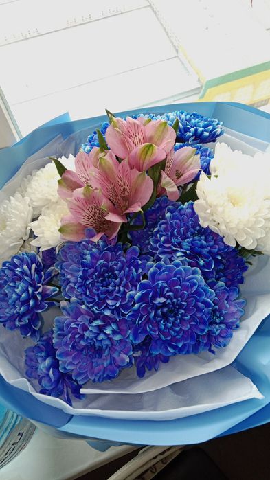 Цветы вчера подарили