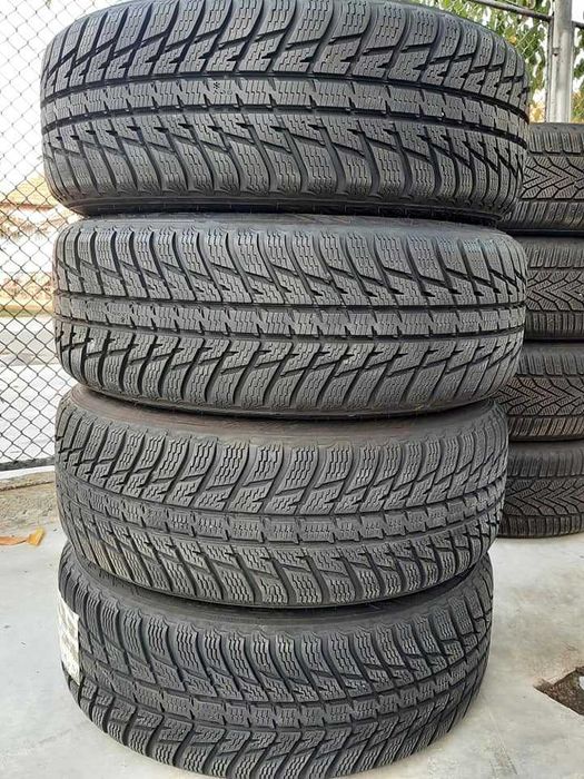4 Броя 215/60/17 Nokian 2x8mm 2x6,8mm