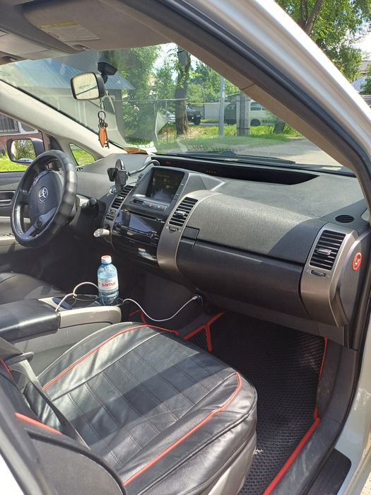 Тайота Приус  гибрид