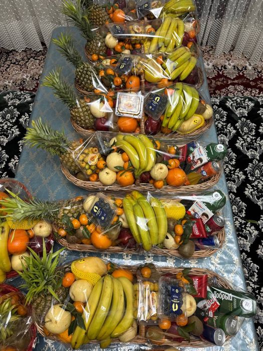 Meva va hil savatlar yangi yil bayrami uchun