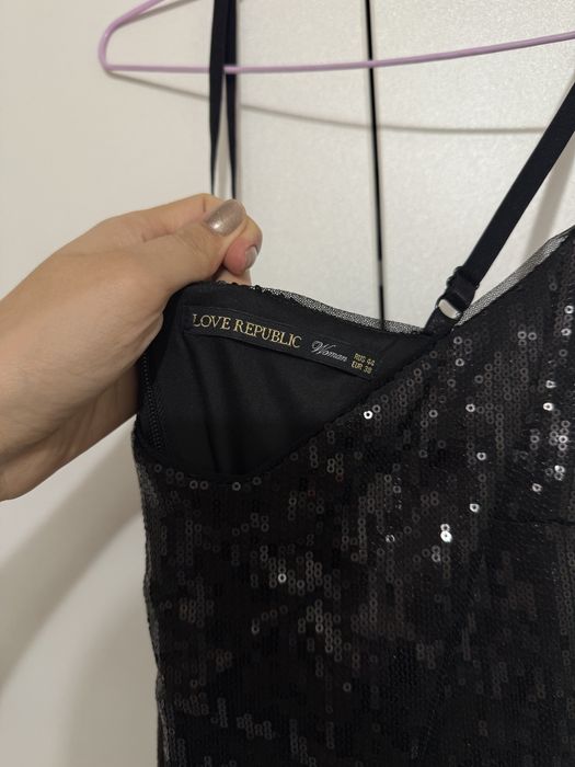 Платье черное до колен