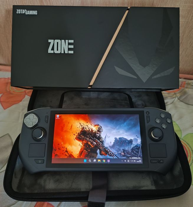 Zotac Zone - Handheld PC - Amoled - Ryzen 8840U