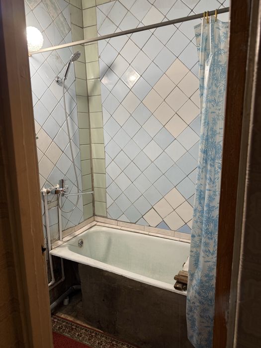 Uy arendaga beriladi chilonzor 7 kv metro hamzaga yaqin