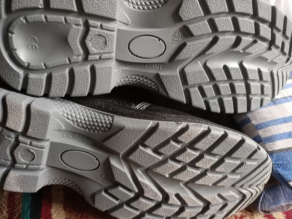 Спецботинка сатылады