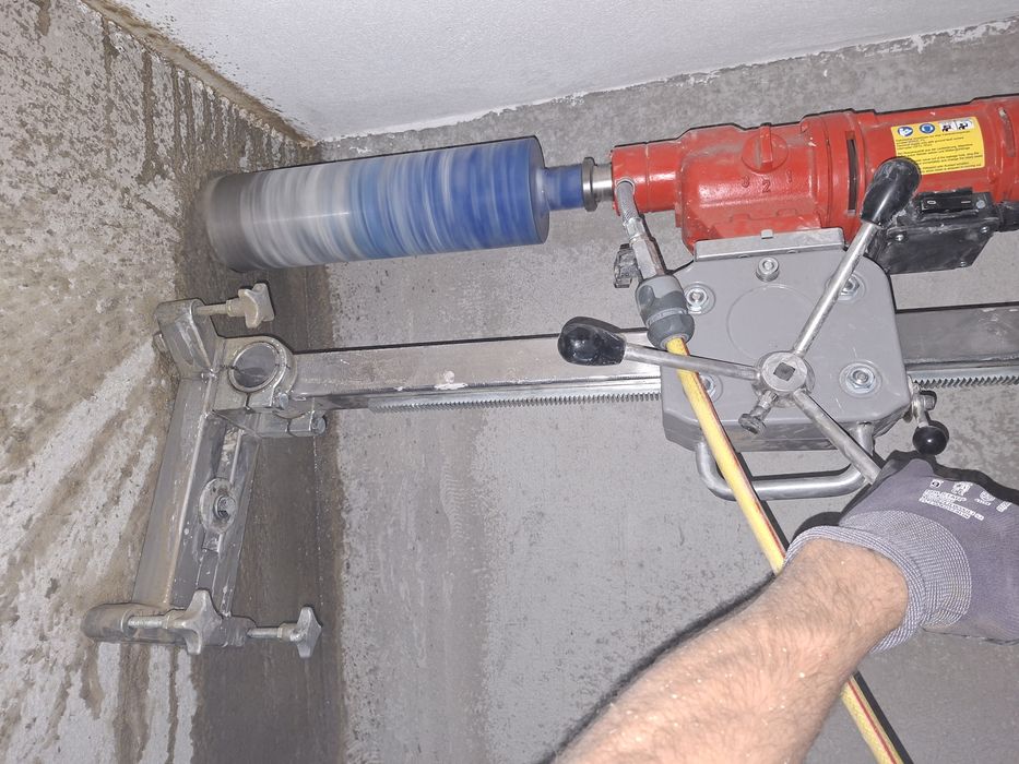 carotare beton,gauri in beton , gaură  hotă , gauri pentru  țevi sanitare si cabluri electrice