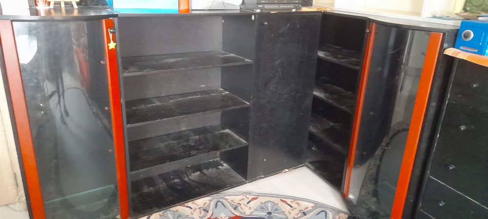 Мебели - библиотека,шкаф с чекмеджета и маса с табуретки